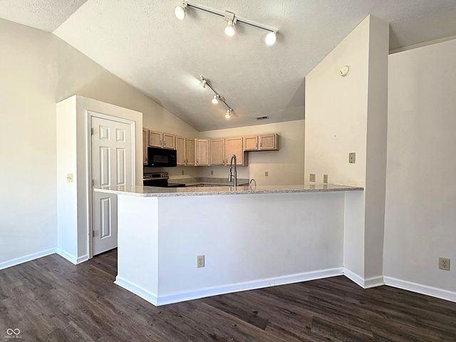 7009 Thousand Oaks Lane, Indianapolis, IN 46214