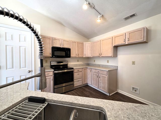 7009 Thousand Oaks Lane, Indianapolis, IN 46214