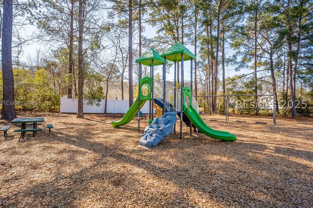 2 Keowee Ln, Beaufort, SC 29906