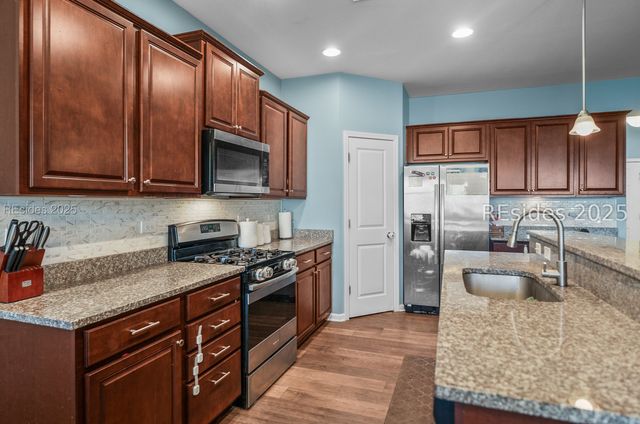 2 Keowee Ln, Beaufort, SC 29906