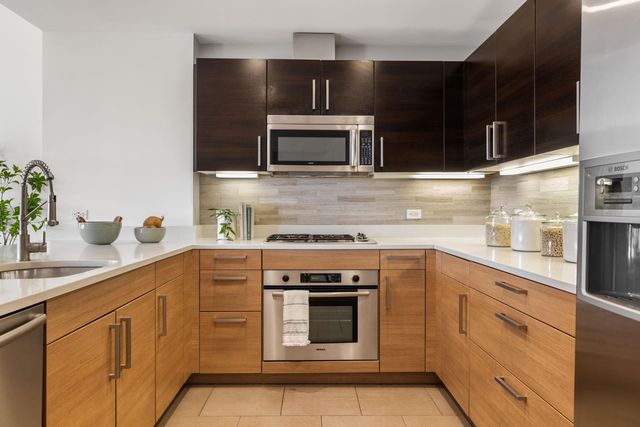 6465 6465 San Pablo Ave 306, Oakland, CA 94608