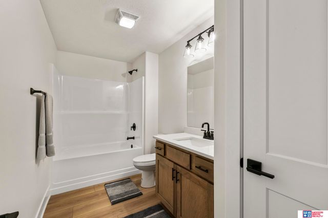 921 N 105th Street, Lincoln, NE 68527