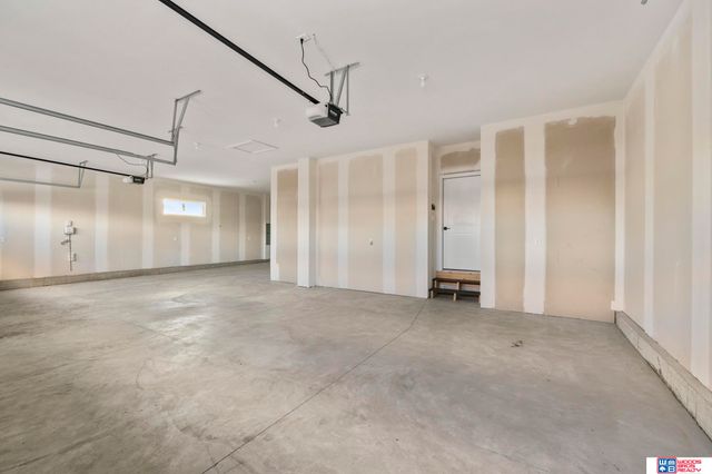 921 N 105th Street, Lincoln, NE 68527