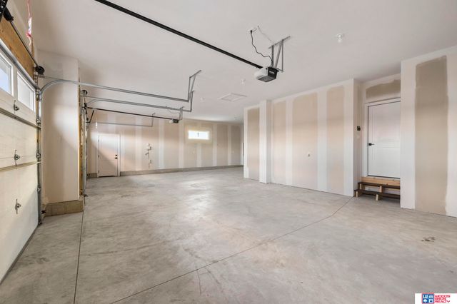 921 N 105th Street, Lincoln, NE 68527