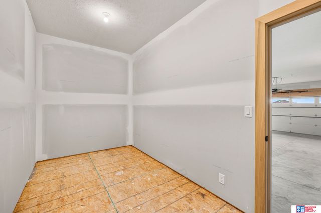 921 N 105th Street, Lincoln, NE 68527