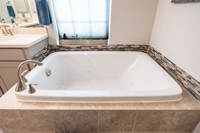6606 Deleon Street, Irving, TX 75039
