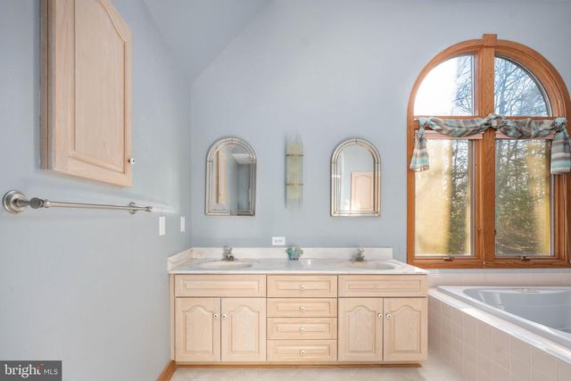 54 TARA CIR, Bumpass, VA 23024