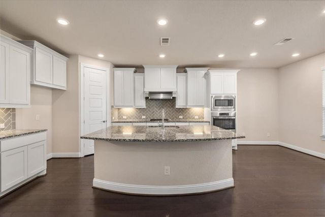 35 N Wheatleigh Drive, Tomball, TX 77375