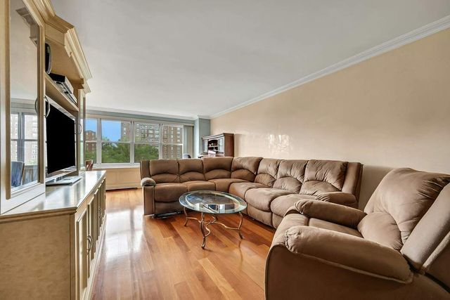 555 Kappock St Apt 9J, New York City, NY 10463