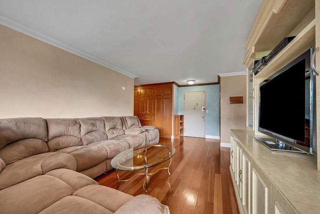 555 Kappock St Apt 9J, New York City, NY 10463