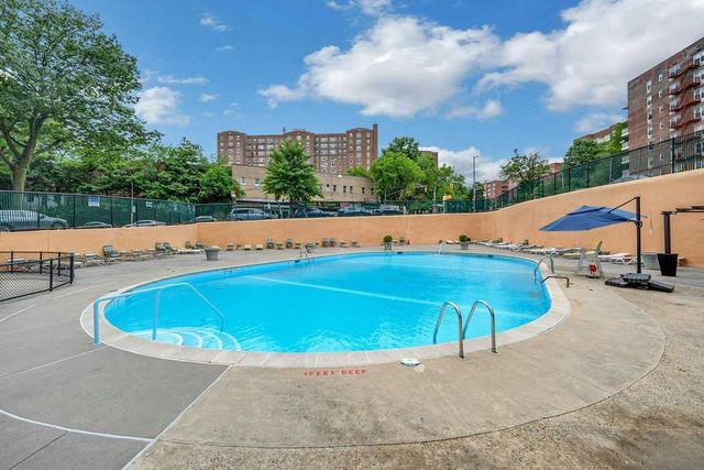 555 Kappock St Apt 9J, New York City, NY 10463