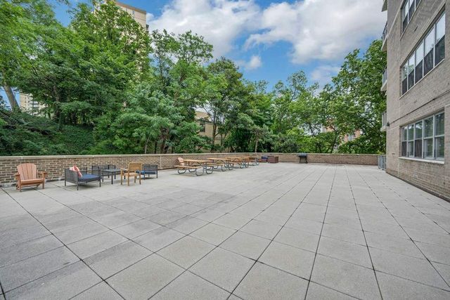 555 Kappock St Apt 9J, New York City, NY 10463
