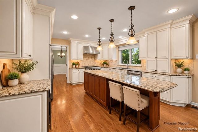 6387 Tanglewood Drive, Troy, MI 48098