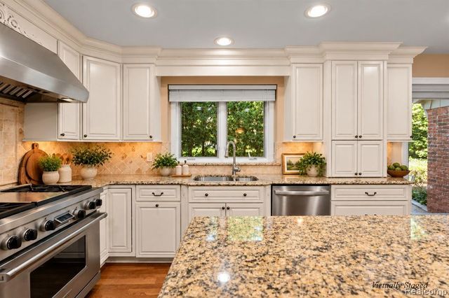 6387 Tanglewood Drive, Troy, MI 48098