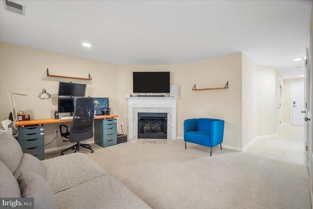 22019 BOX CAR SQ, Sterling, VA 20166
