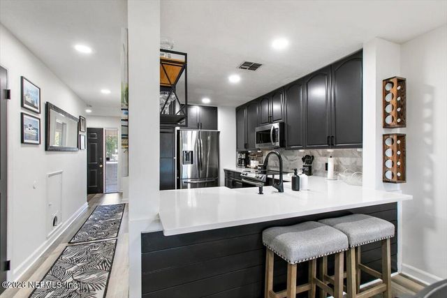 1307 RIVER HILLS Circle 9, Jacksonville, FL 32211