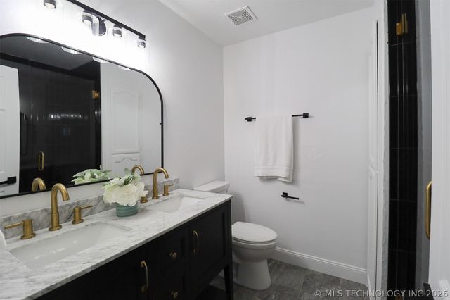 116 W 11th Street, Claremore, OK 74017