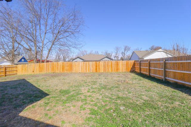 116 W 11th Street, Claremore, OK 74017