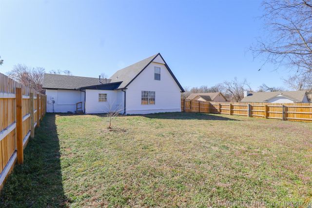 116 W 11th Street, Claremore, OK 74017