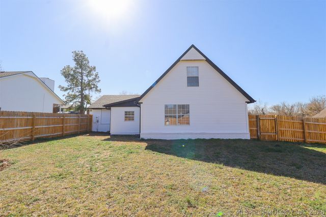 116 W 11th Street, Claremore, OK 74017