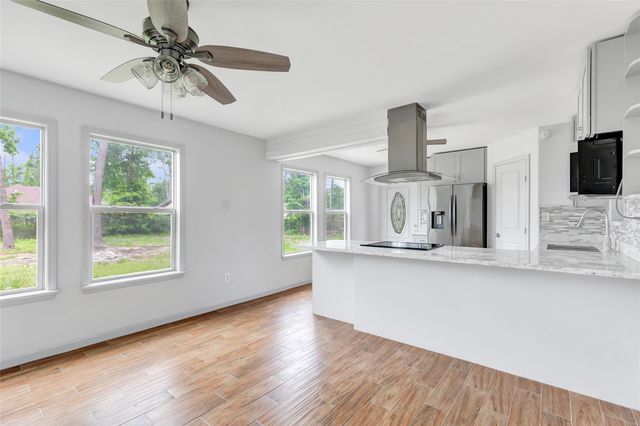 18586 Summer Hills Boulevard, Porter, TX 77365