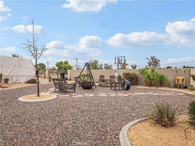 13991 Jicarilla Road, Apple Valley, CA 92307