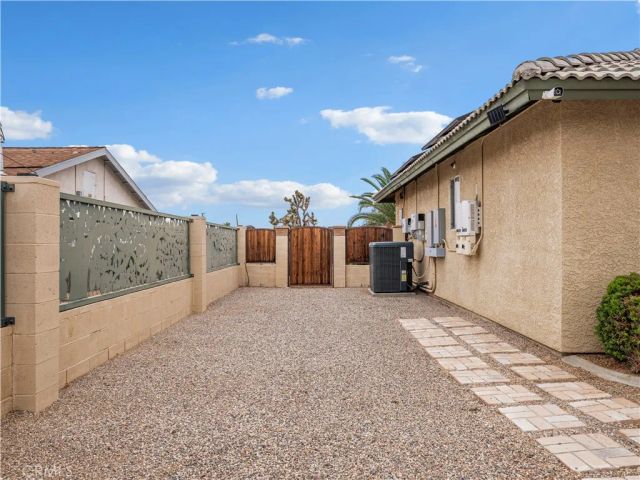 13991 Jicarilla Road, Apple Valley, CA 92307