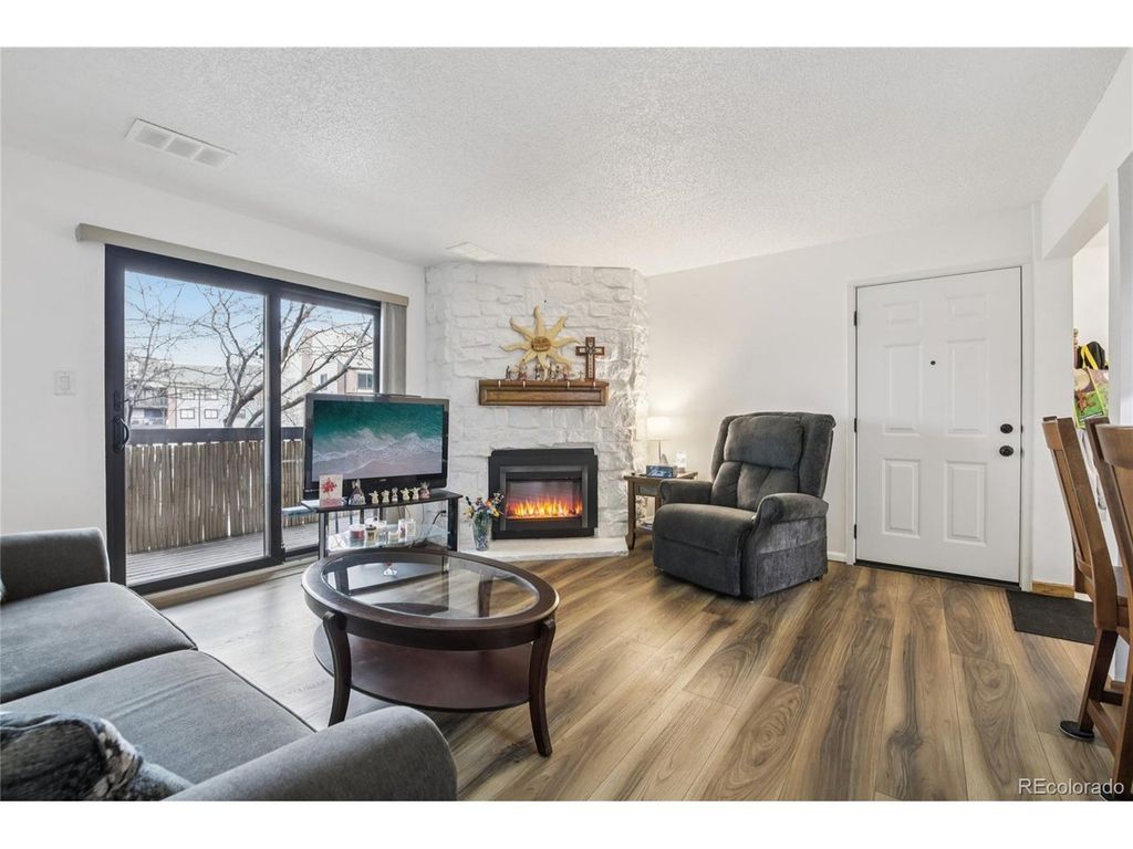 6388 Oak Ct 205, Arvada, CO 80004