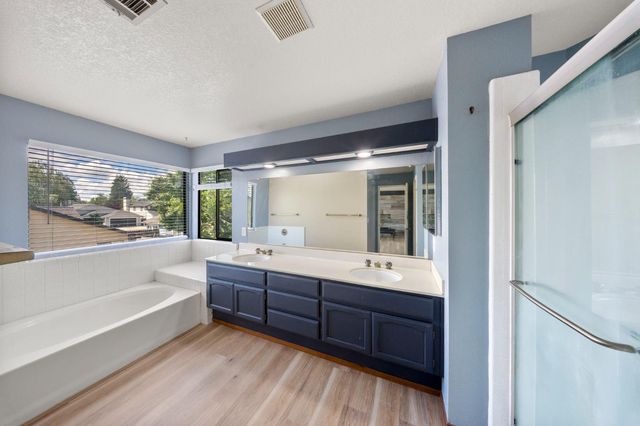 1071 Winters Dr, Manteca, CA 95337