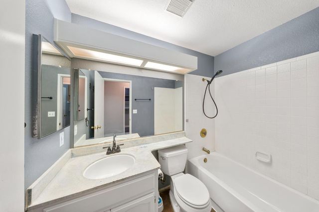 1071 Winters Dr, Manteca, CA 95337