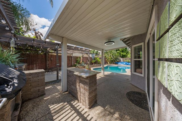 1071 Winters Dr, Manteca, CA 95337