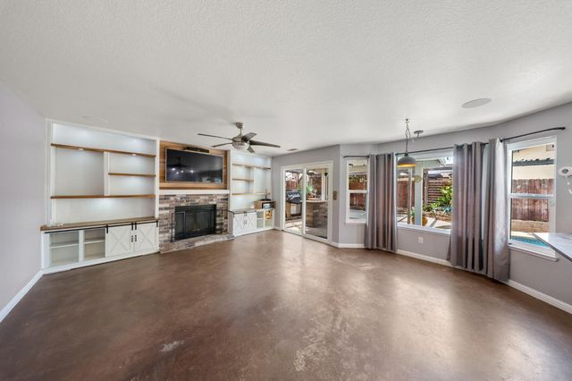 1071 Winters Dr, Manteca, CA 95337