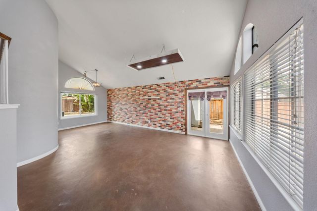 1071 Winters Dr, Manteca, CA 95337