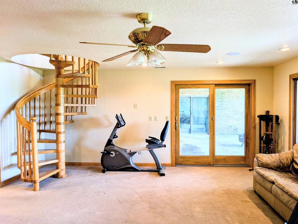 1421 Pioneer Rd