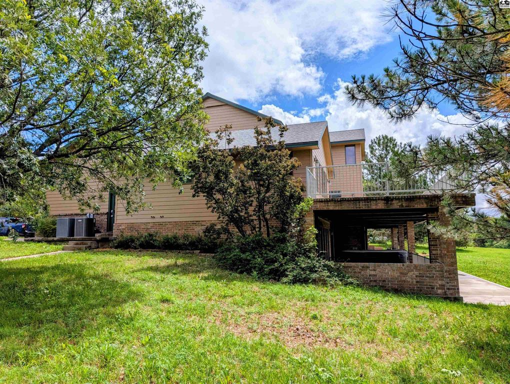 1421 Pioneer Rd