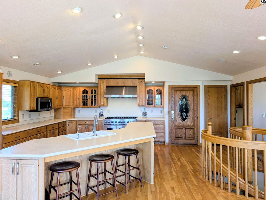 1421 Pioneer Rd
