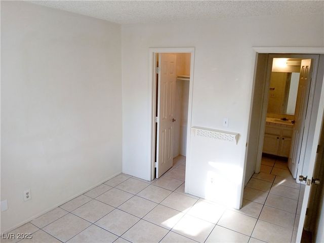 2471 Old Forge Lane 105, Las Vegas, NV 89121