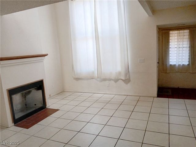 2471 Old Forge Lane 105, Las Vegas, NV 89121