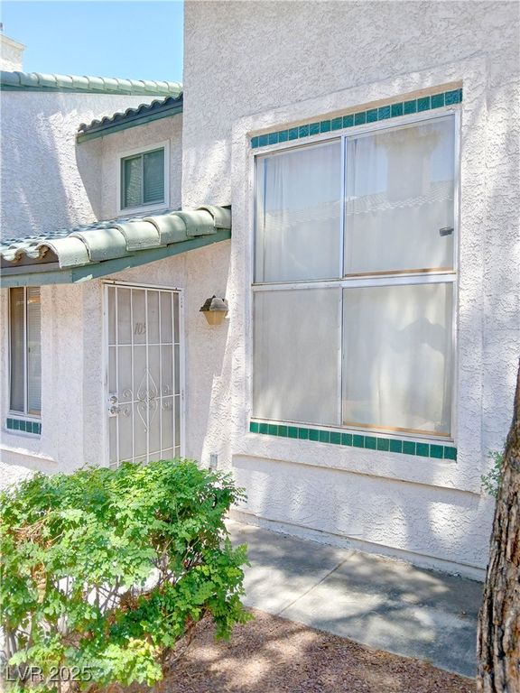 2471 Old Forge Lane 105, Las Vegas, NV 89121