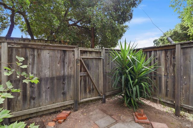 88 Martin Dr, Novato, CA 94949