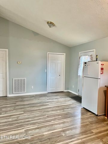 845 Quiet Oaks Way, Dandridge, TN 37725