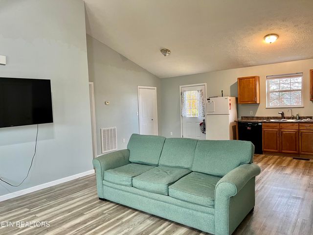 845 Quiet Oaks Way, Dandridge, TN 37725