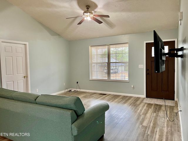 845 Quiet Oaks Way, Dandridge, TN 37725