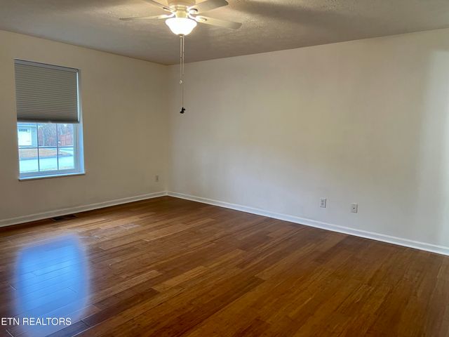 845 Quiet Oaks Way, Dandridge, TN 37725