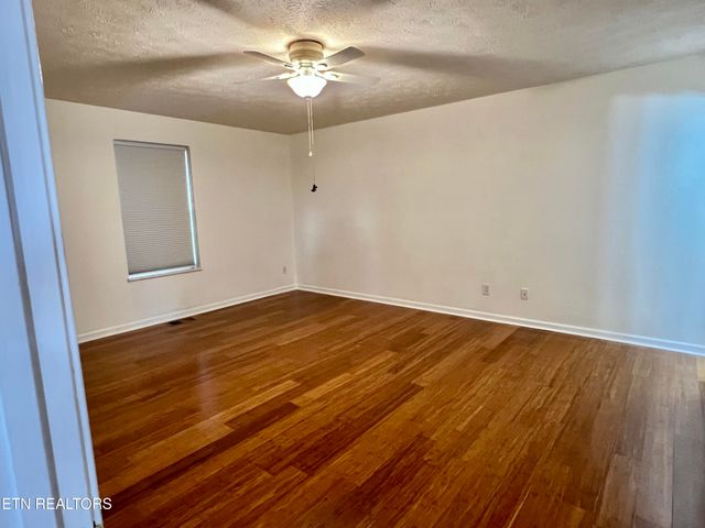 845 Quiet Oaks Way, Dandridge, TN 37725