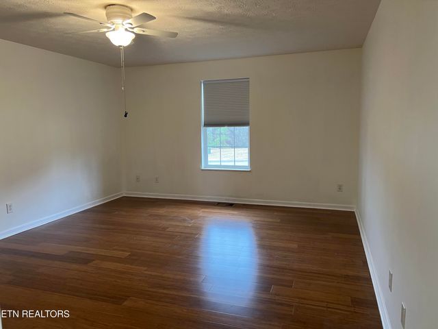 845 Quiet Oaks Way, Dandridge, TN 37725