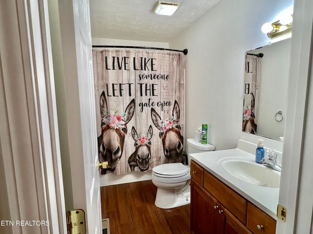 845 Quiet Oaks Way, Dandridge, TN 37725