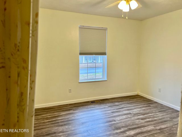 845 Quiet Oaks Way, Dandridge, TN 37725