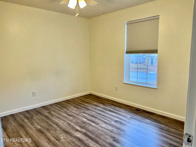 845 Quiet Oaks Way, Dandridge, TN 37725