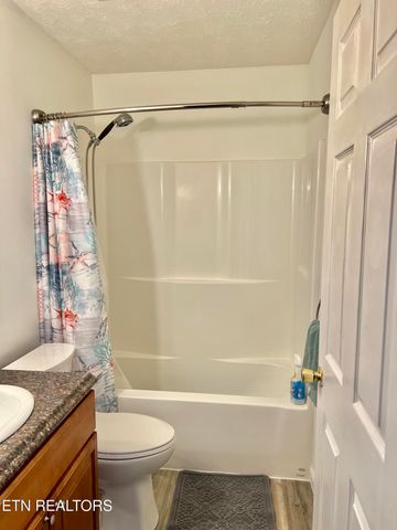 845 Quiet Oaks Way, Dandridge, TN 37725